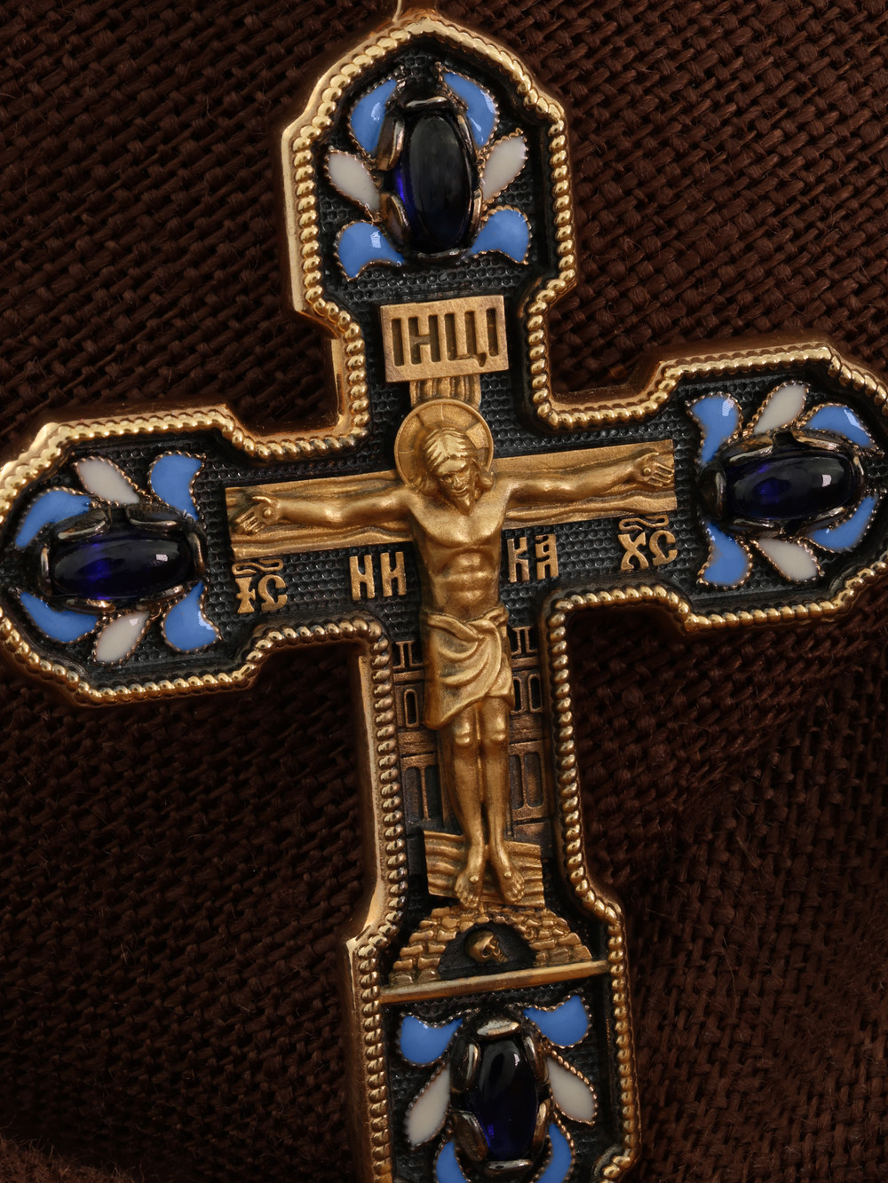 Крест из красного золота 585 пробы c эмалью и сапфиром