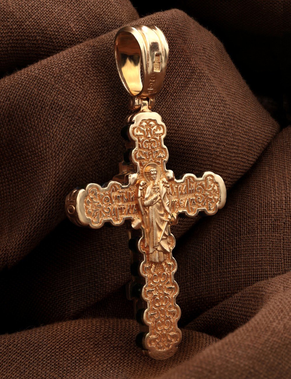 Крест из золота c ониксом