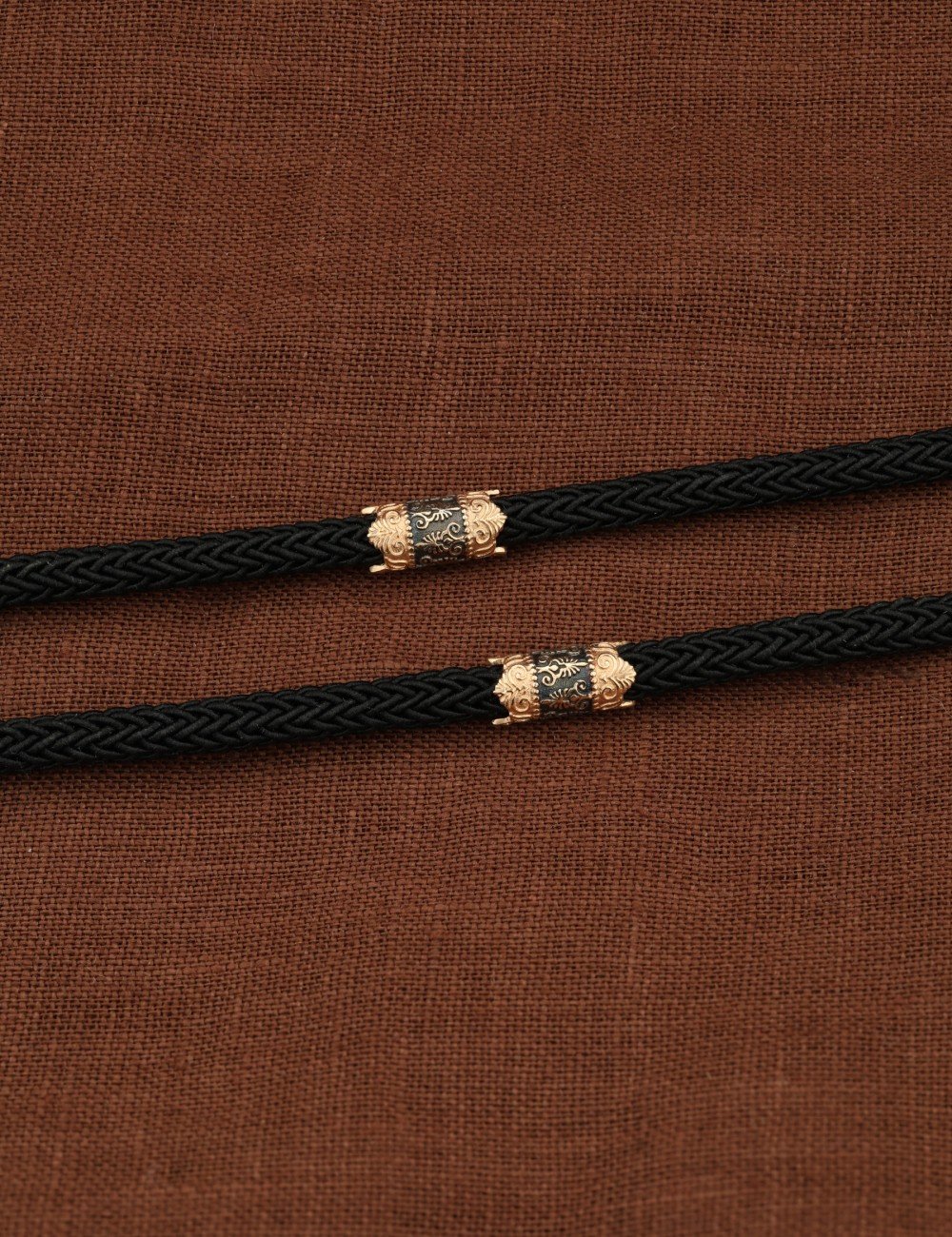 Шнурок шёлковый из золота c шёлковым шнурком