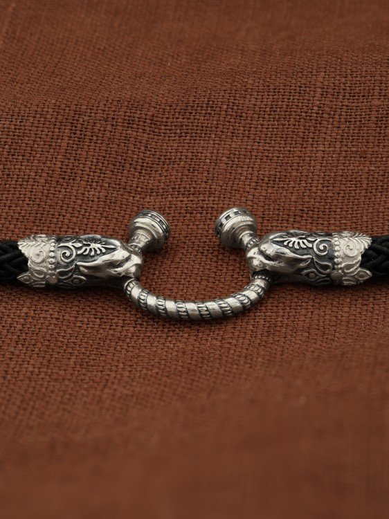 Шнурок шёлковый из белого золота c шёлковым шнурком