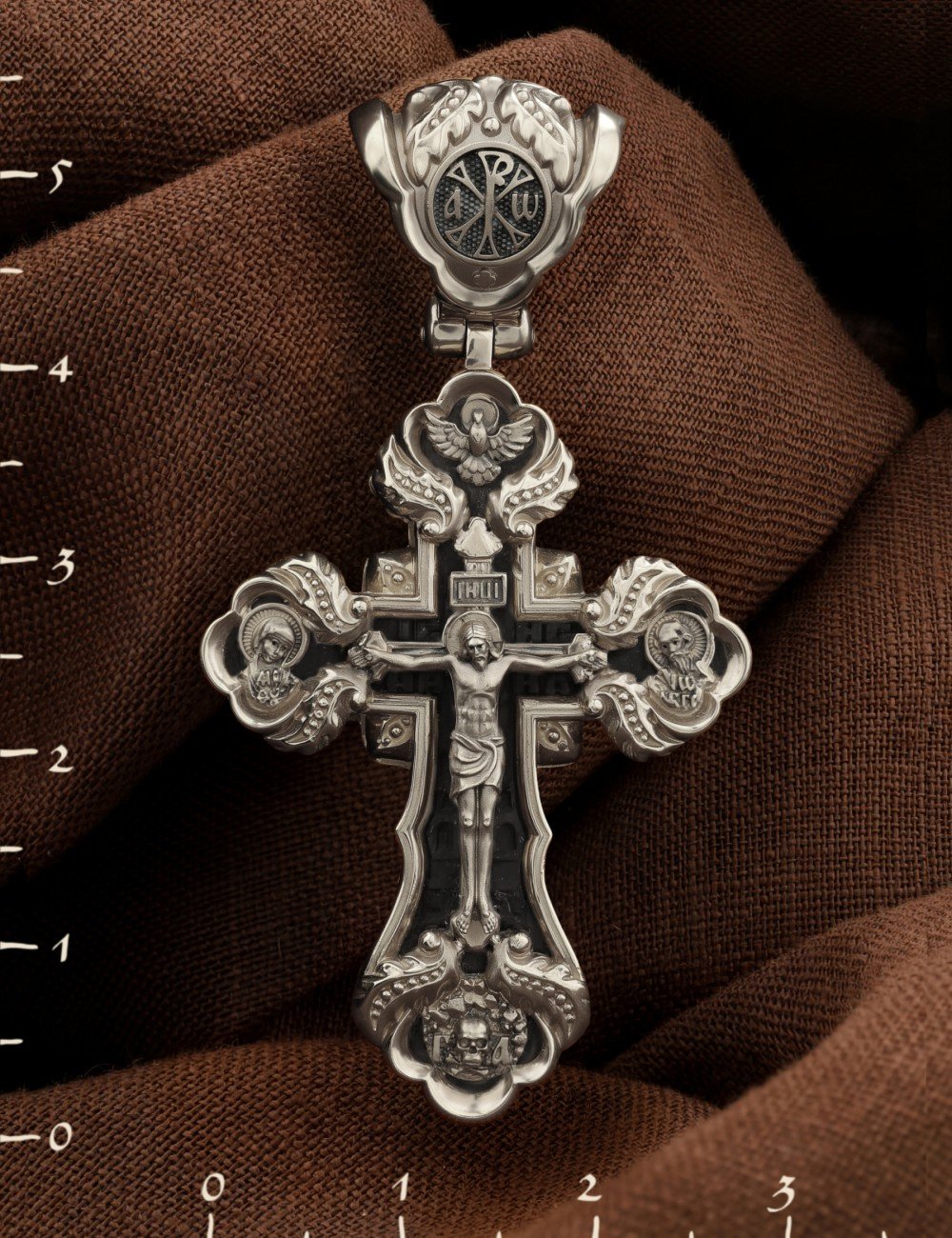 Крест из белого золота c эбеновым деревом