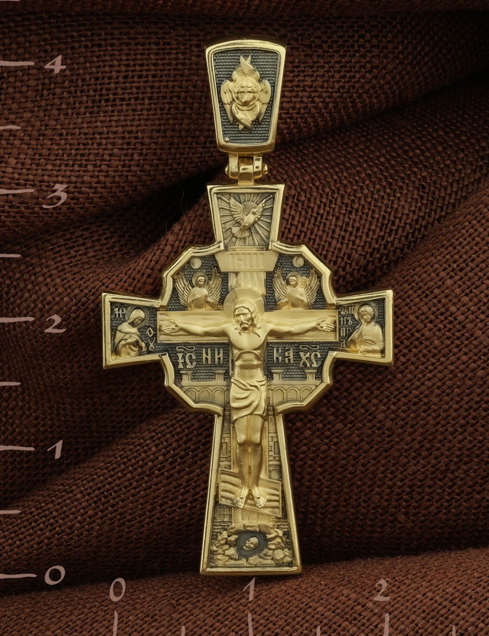 Крест из лимонного золота