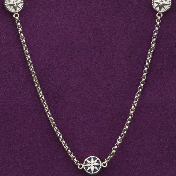 Колье из белого золота 585 пробы c бриллиантами, лазуритом и перламутром