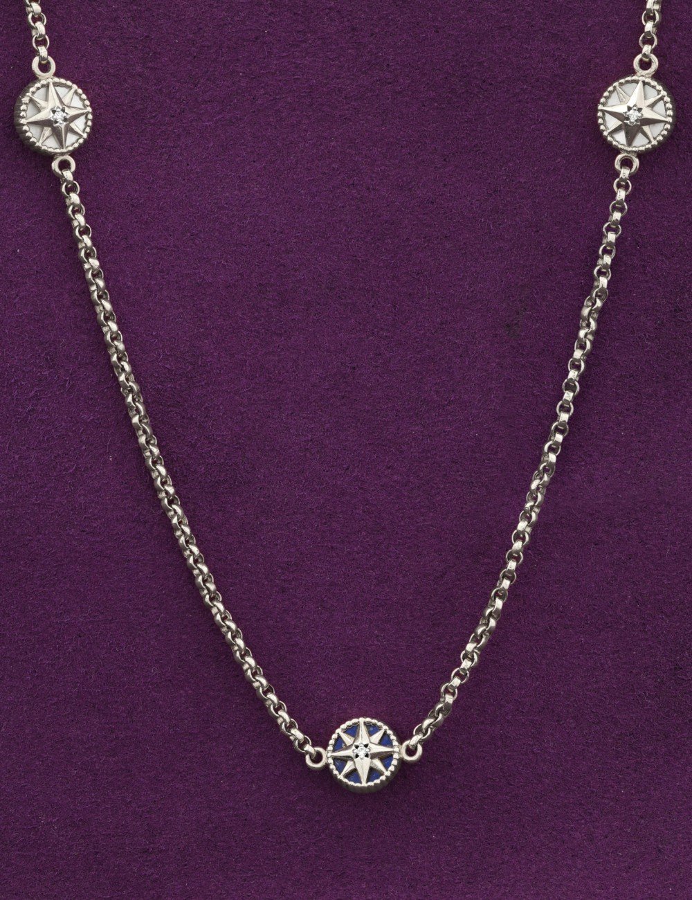 Колье из белого золота c бриллиантами, лазуритом и перламутром