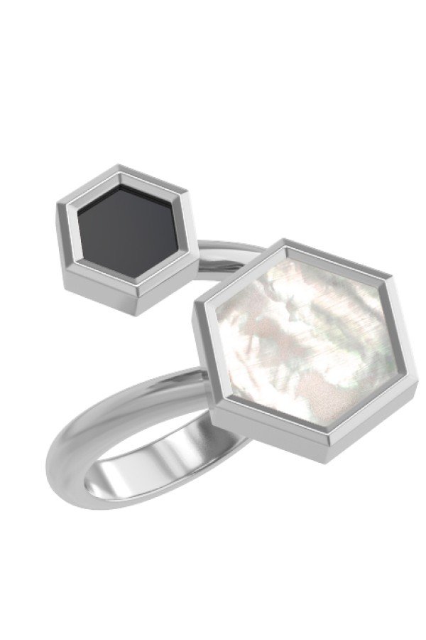 Кольцо из белого золота c ониксом и перламутром