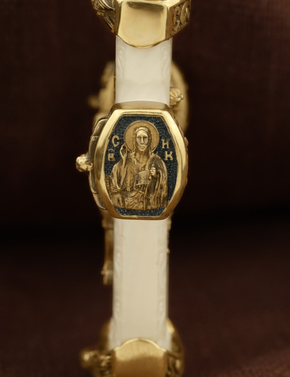 Крест из лимонного золота c бивнем мамонта