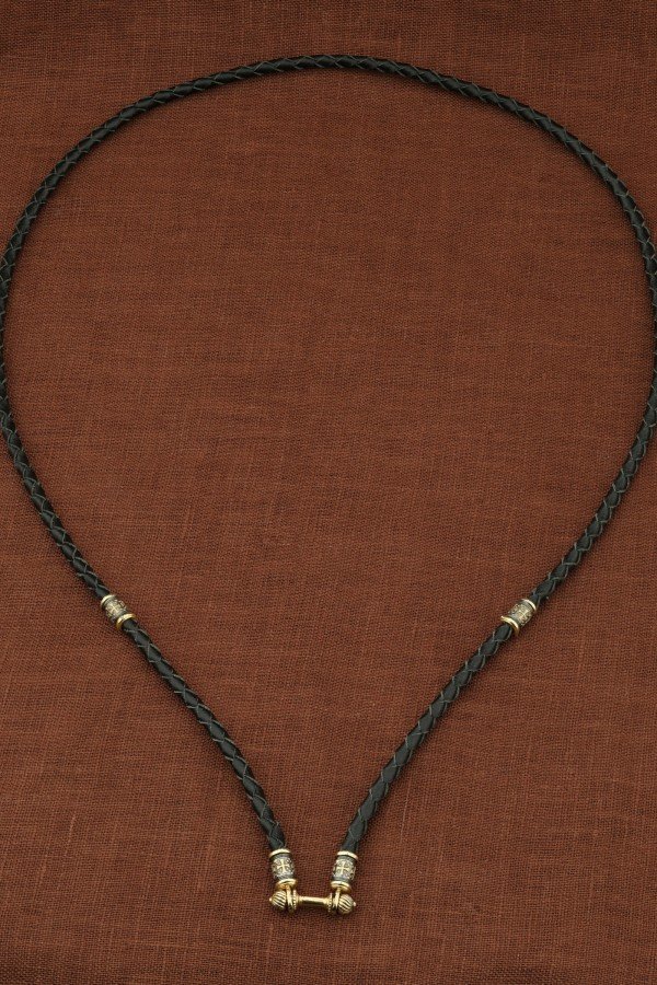 Гайтан из лимонного золота c кожаным шнурком