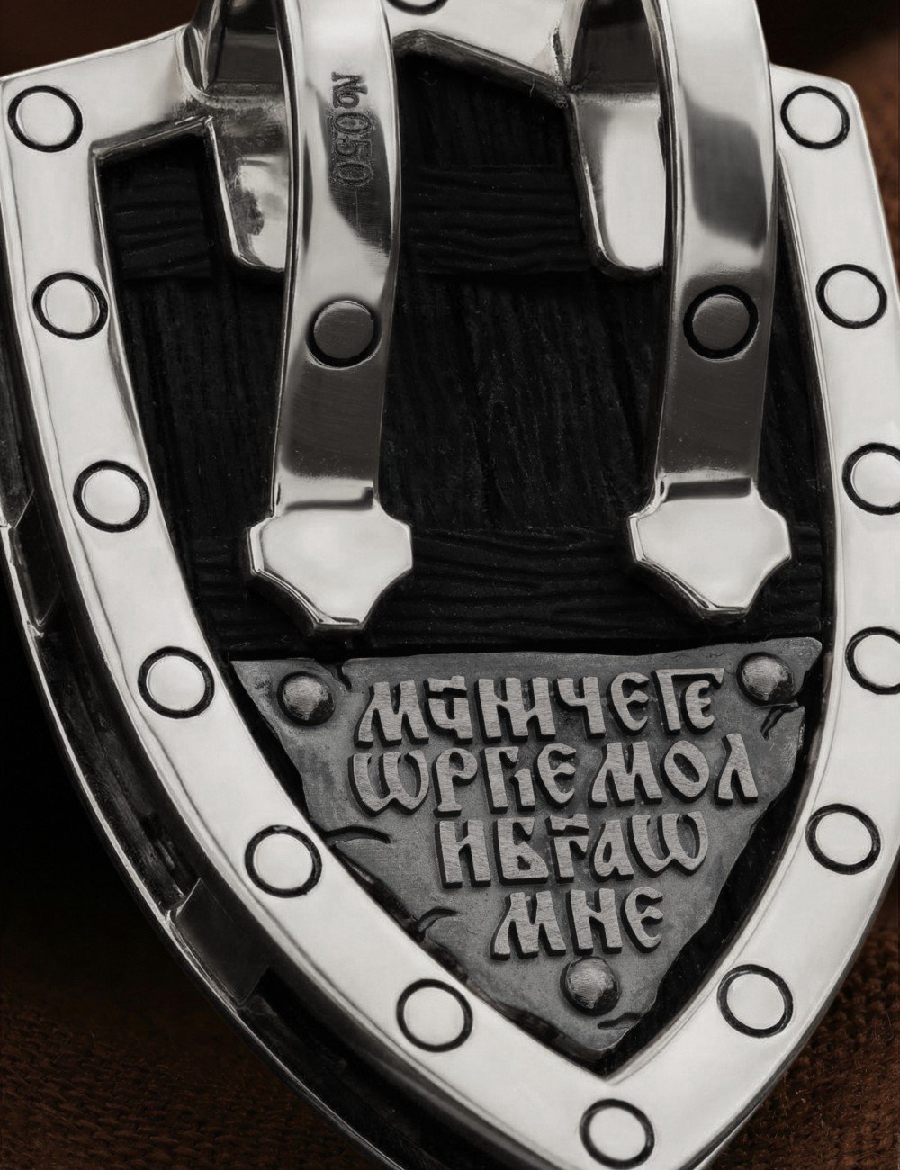 Образок из белого золота c эбеновым деревом