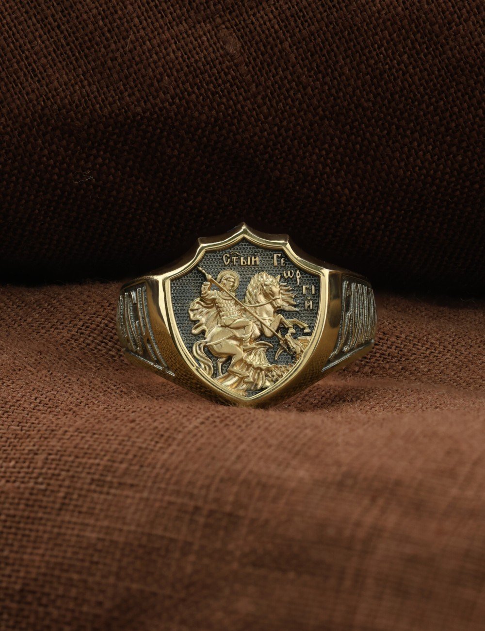 Кольцо из лимонного золота