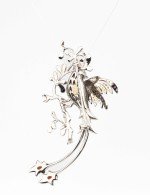 Брошь из белого золота c эмалью, фианитом и гранатом