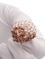 Брошь из золота c эмалью и жемчугом