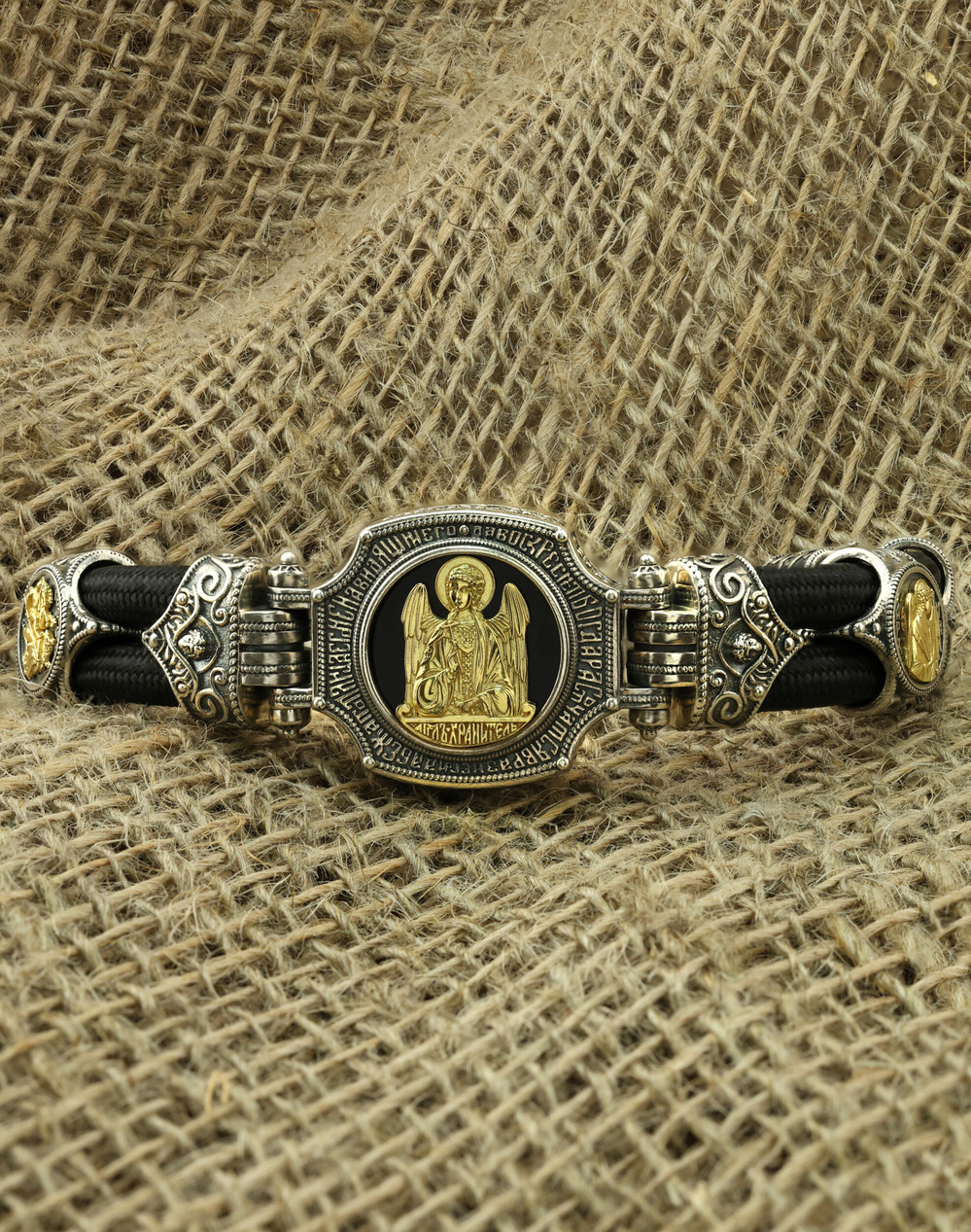 Браслет из серебра 925 пробы и золота 750 пробы c ониксом и шёлковым шнурком