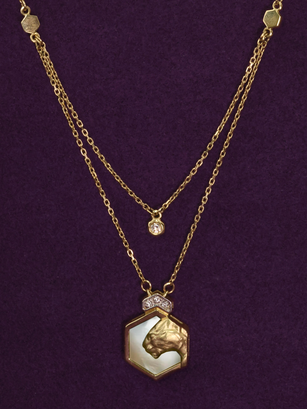 Колье из лимонного золота 585 пробы c бриллиантами и перламутром