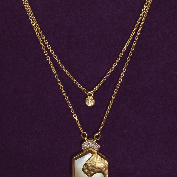 Колье из лимонного золота 585 пробы c бриллиантами и перламутром