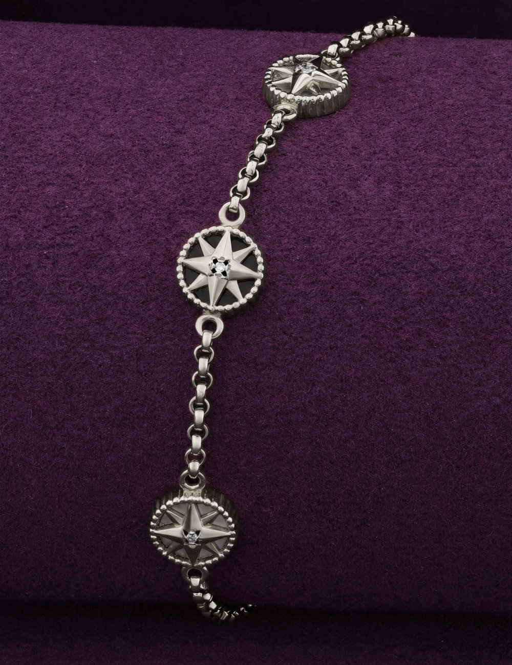 Браслет из белого золота c бриллиантами, ониксом и перламутром