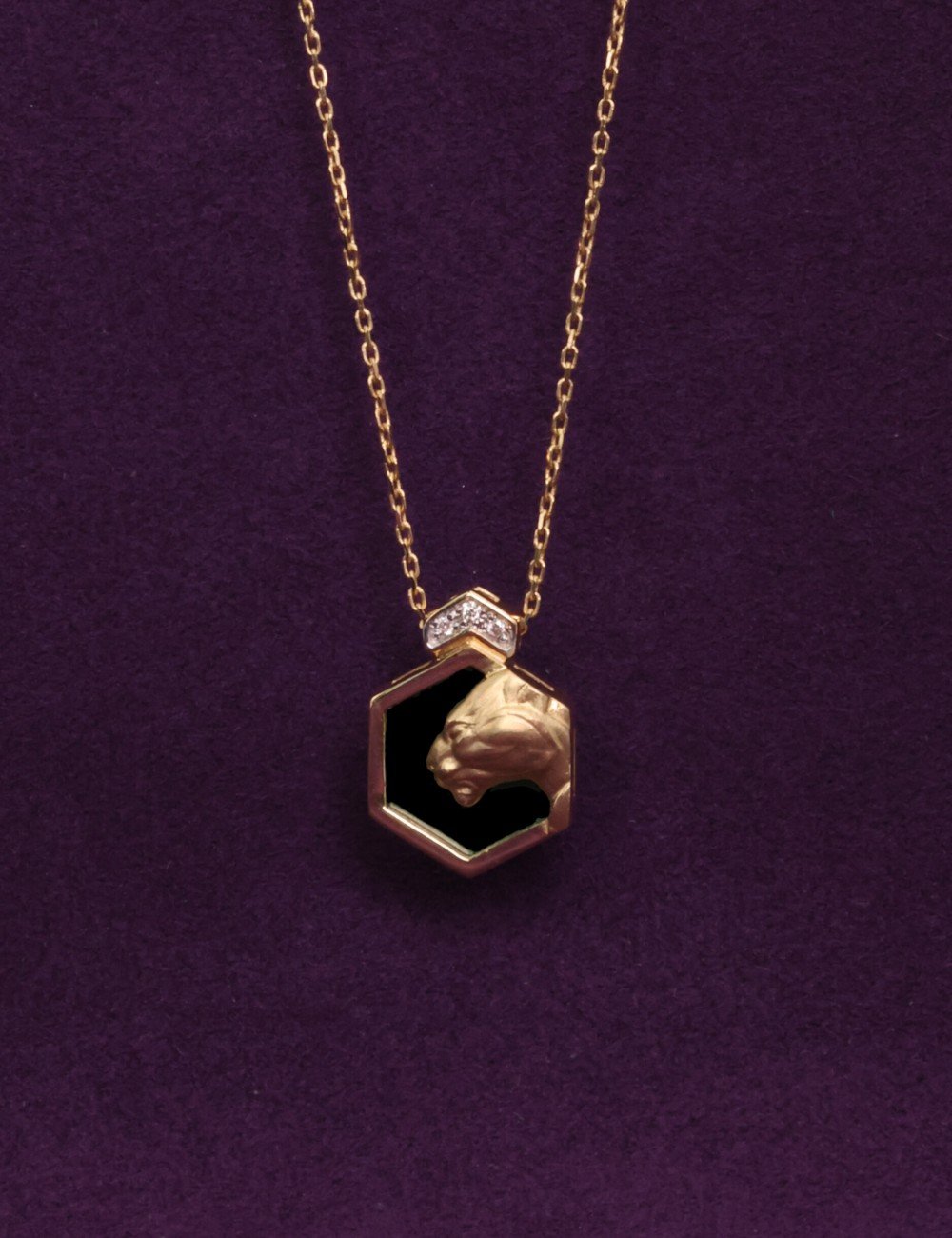 Колье из золота c бриллиантами и ониксом