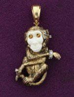 Подвеска из лимонного золота c эмалью, бриллиантами, рубином и бивнем мамонта