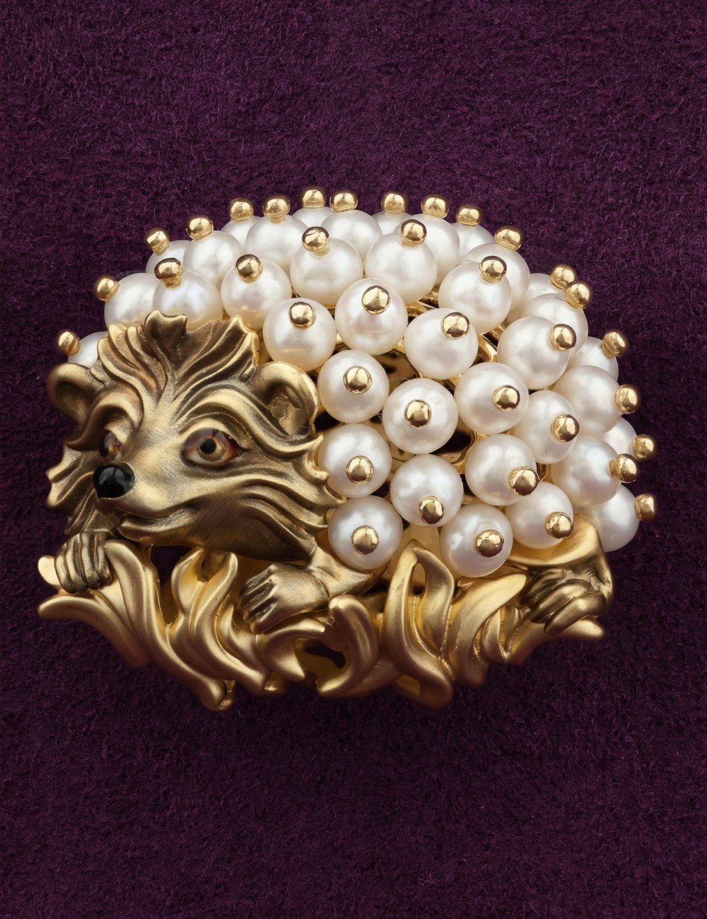 Брошь из лимонного золота c эмалью и жемчугом