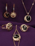 Колье из золота c бриллиантами, ониксом и перламутром