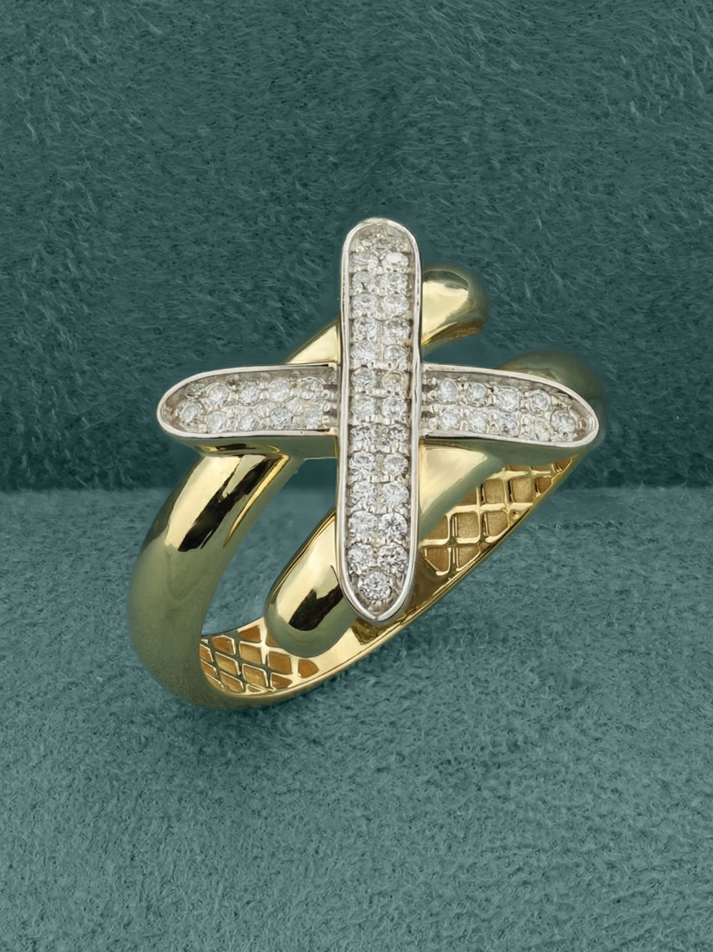 Кольцо из лимонного золота 585 пробы c бриллиантами