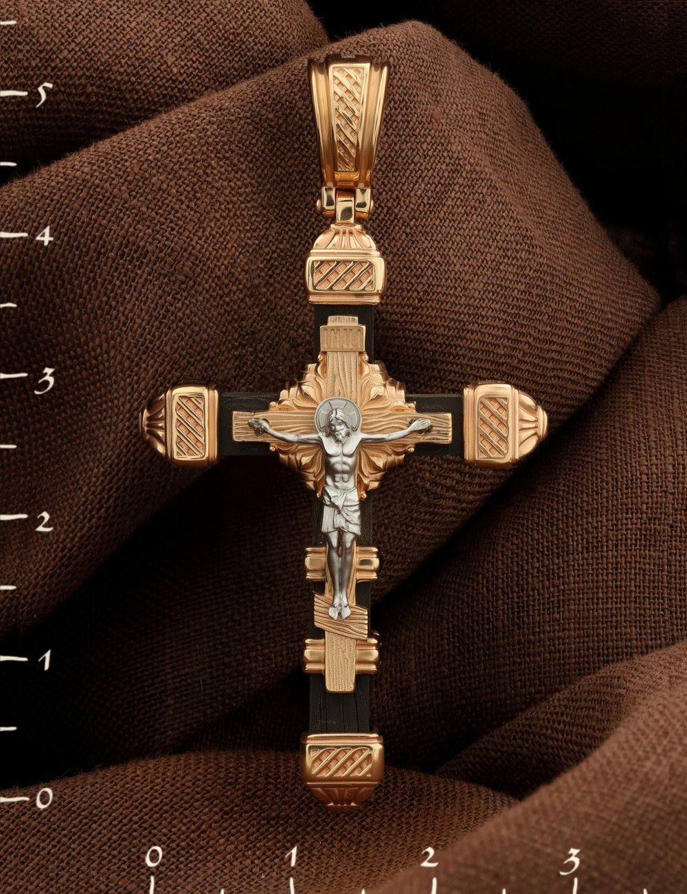 Крест из золота c эбеновым деревом