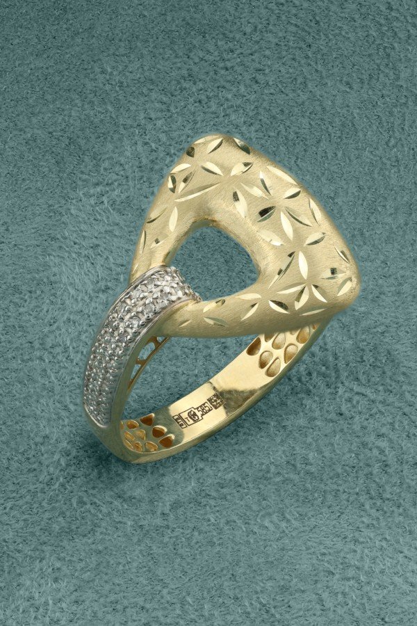 Кольцо из лимонного золота c бриллиантами