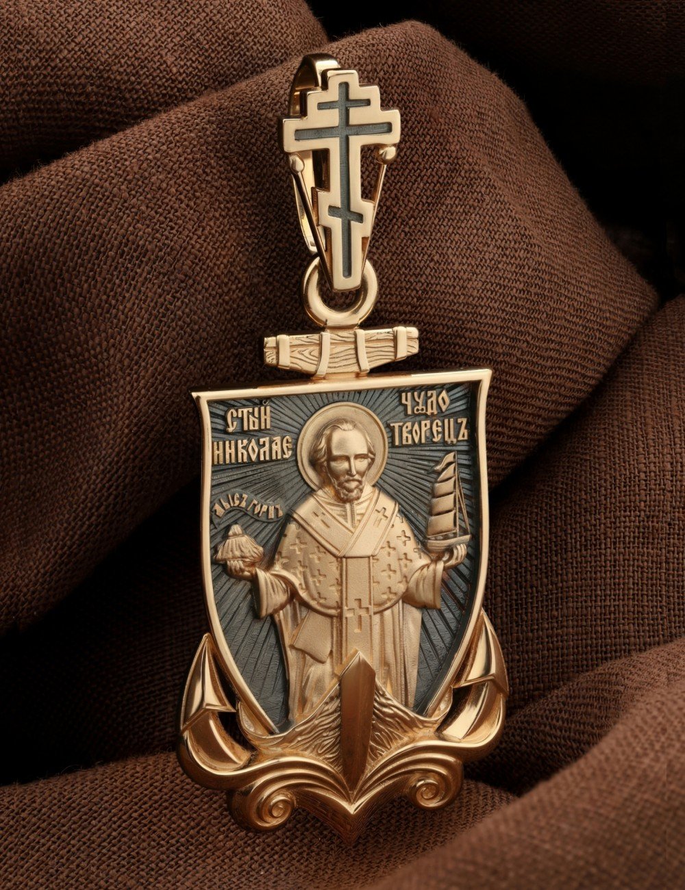 Образок из золота c эмалью