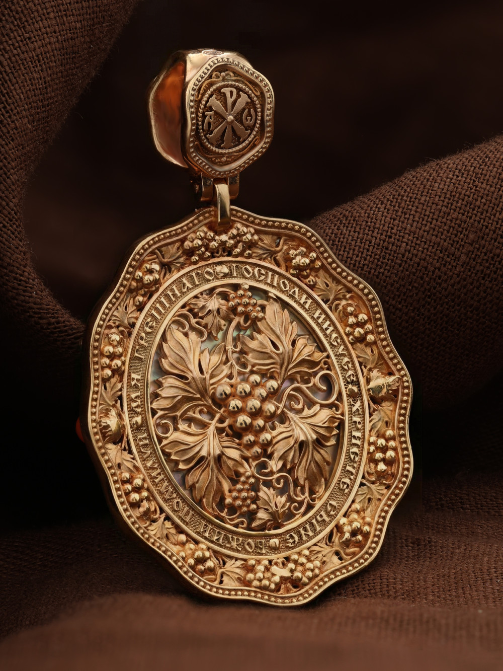 Нательная икона из красного золота 585 пробы c эмалью, жемчугом, кораллом и перламутром