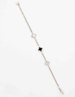 Браслет из белого золота c бриллиантами, ониксом и перламутром