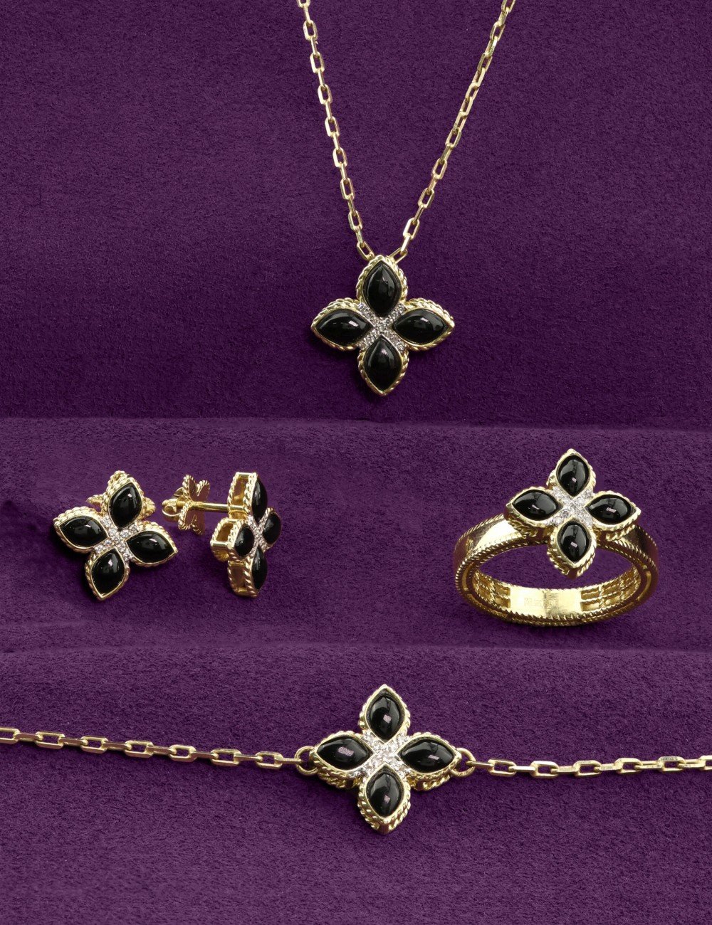 Кольцо из лимонного золота c бриллиантами и ониксом