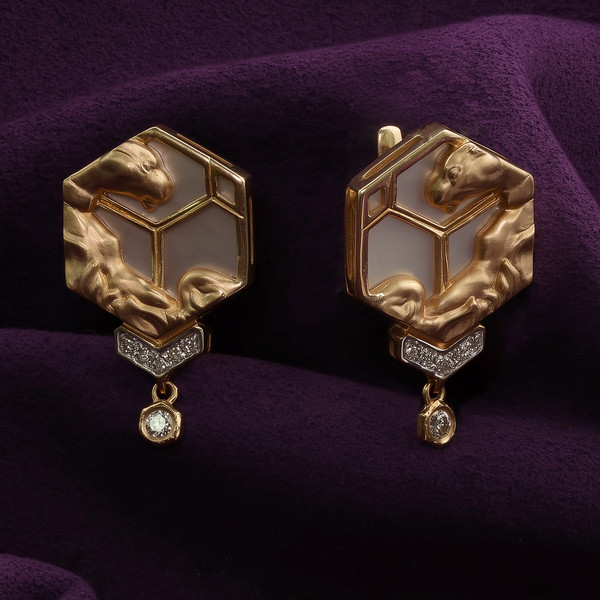 Серьги из красного золота 585 пробы c бриллиантами и перламутром