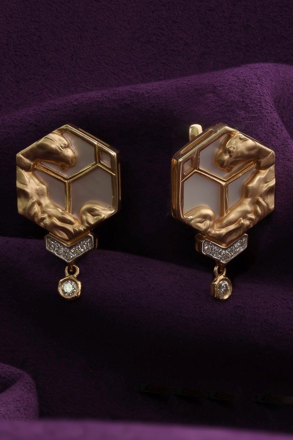 Серьги из золота c бриллиантами и перламутром