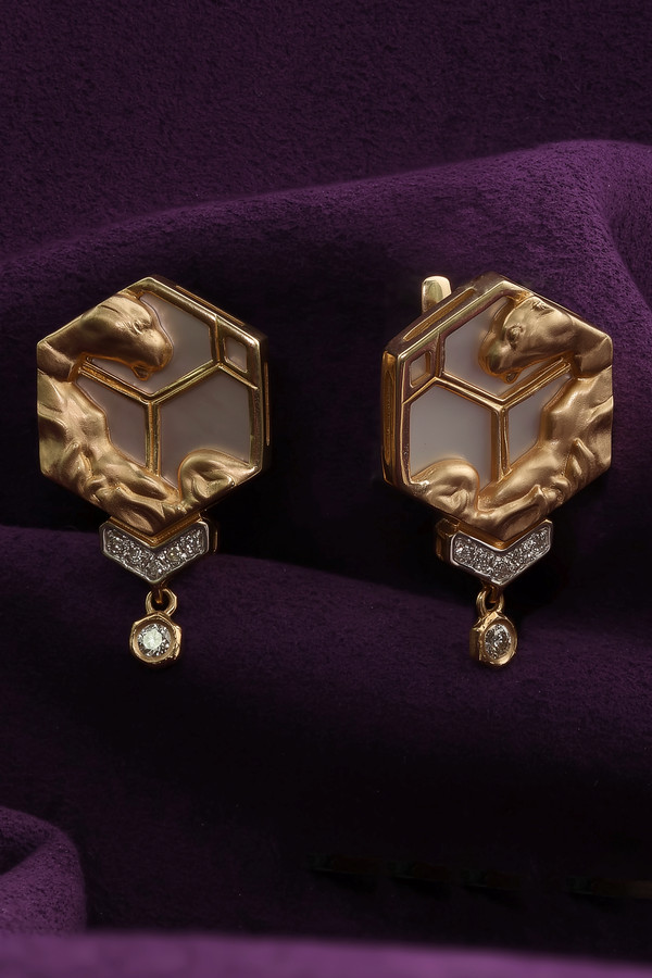 Серьги из красного золота 585 пробы c бриллиантами и перламутром