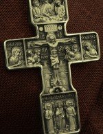 Крест из лимонного золота