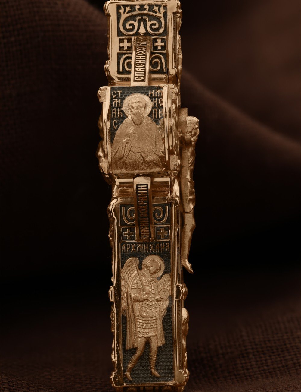 Крест из золота c эбеновым деревом