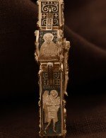 Крест из золота c эбеновым деревом