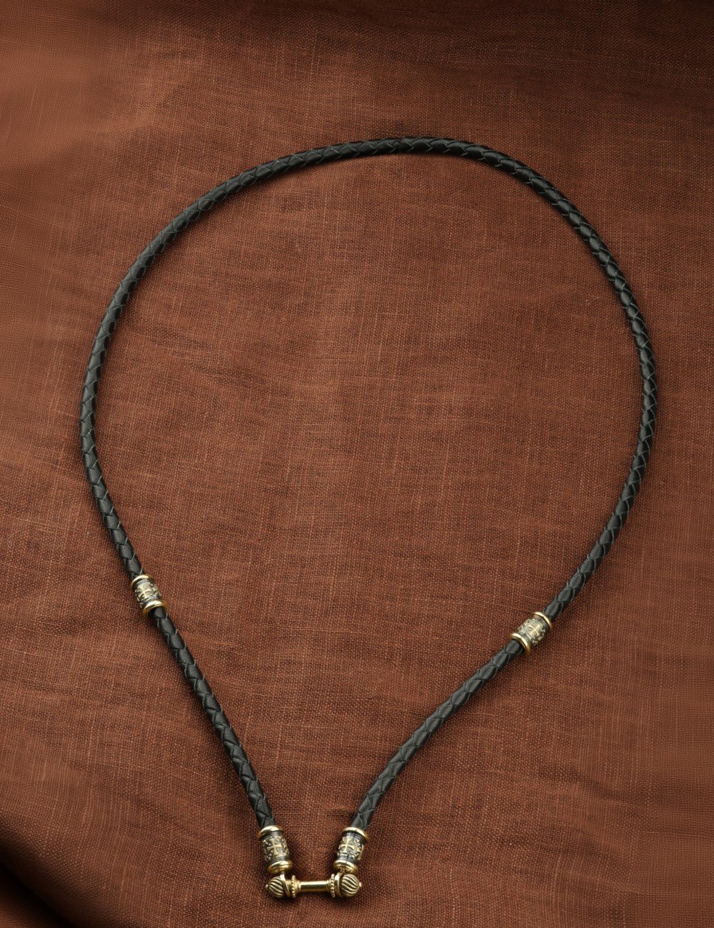 Гайтан из лимонного золота c кожаным шнурком