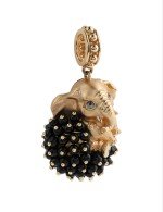 Подвеска из золота c эмалью и ониксом