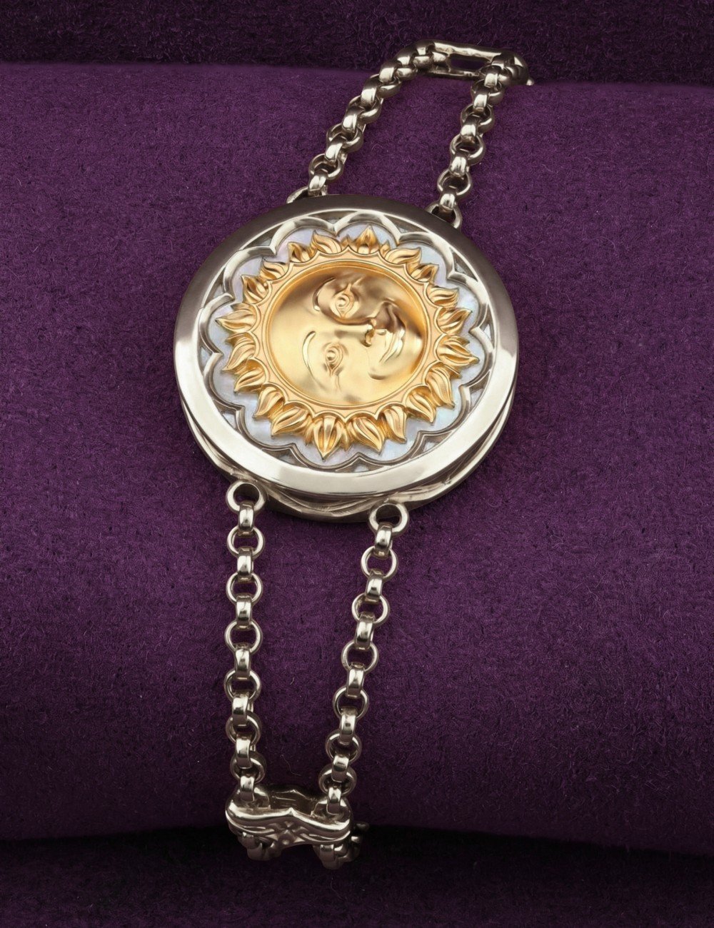 Браслет из белого золота c ониксом и перламутром