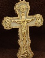 Крест из лимонного золота c бивнем мамонта