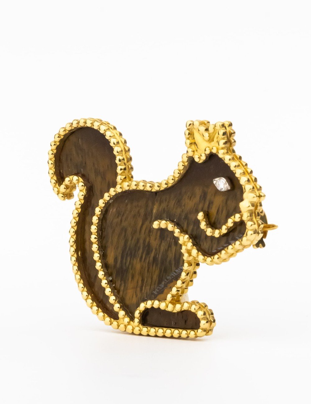 Брошь из лимонного золота c бриллиантами и тигровым глазом
