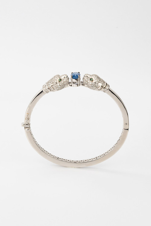 Браслет из белого золота 585 пробы c бриллиантами, сапфиром и изумрудом