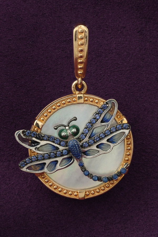 Подвеска из красного золота 585 пробы c сапфиром, эмалью и перламутром