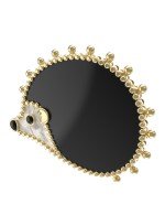 Брошь из лимонного золота c эмалью, ониксом и перламутром