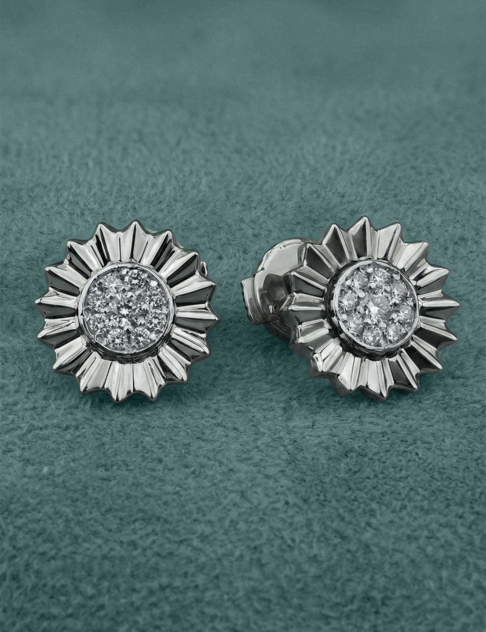 Серьги из белого золота c бриллиантами