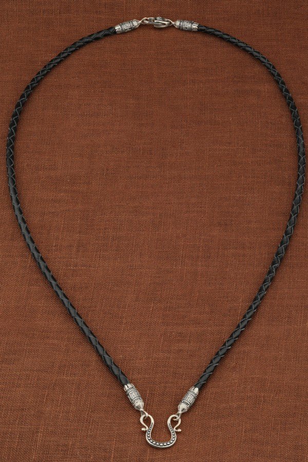 Гайтан из белого золота c кожаным шнурком