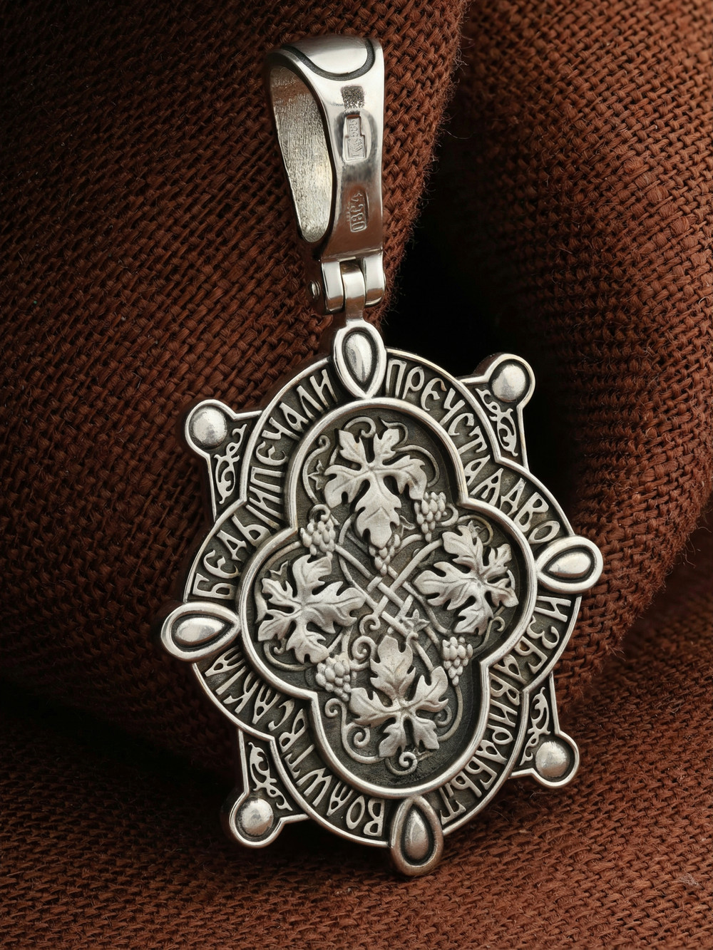 Нательная икона из белого золота 585 пробы c бриллиантами