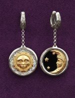 Серьги из белого золота c ониксом и перламутром