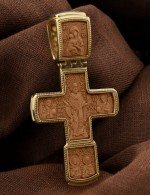 Крест из лимонного золота c деревом груши