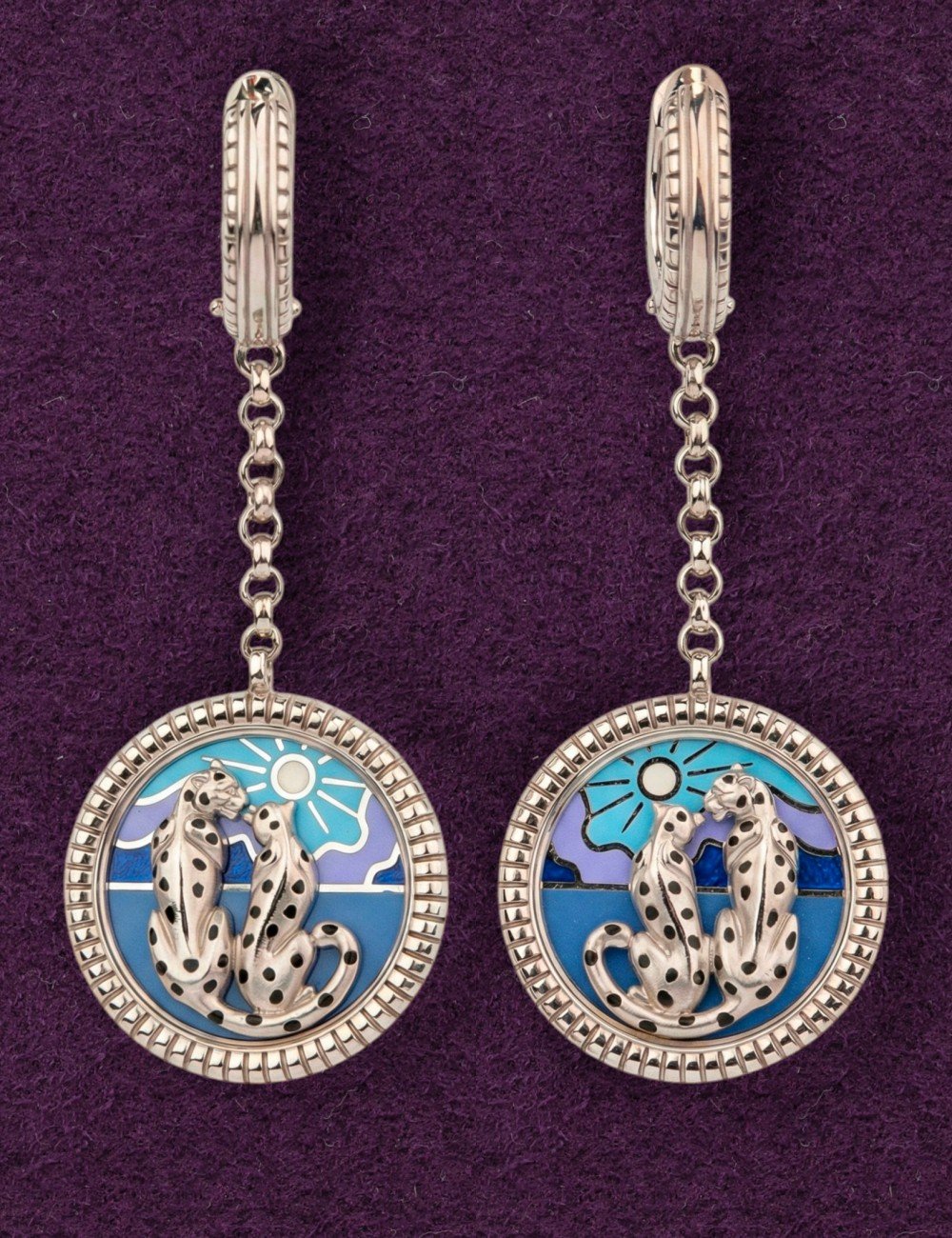 Серьги из белого золота c эмалью